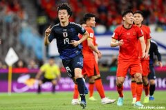 国足0-2日本：小川航基、板仓滉破门，半场领先