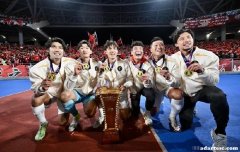 上海市足协祝贺海港：夺得上海职业足球首个双冠王