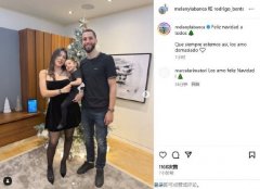 本坦库尔女友在社交媒体上分享照片：祝大家圣诞快乐