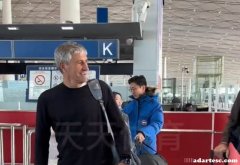 国安新帅塞蒂恩提前抵达海口领队