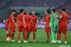 国足必须调整阵容，伊万科维奇在联赛中有新发现
