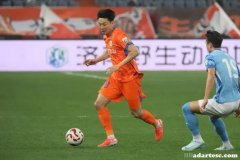 泰山边路警惕申花2人，连续3战告负。