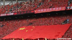 球迷团结一心，期待中国足球再创佳绩