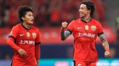 19岁蒯纪闻助攻36岁张琳芃得分，海港半程第四仍存希望。