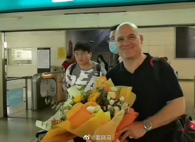 西班牙籍教练波维亚抵济南 加入山东队教练组