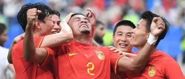 马德兴：国足定位球弥补运动战缺憾 保持零封令人欣慰