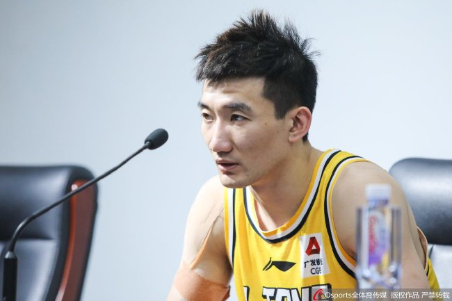 孙铭徽:不管什么伤 只要能站在场上我就会坚持