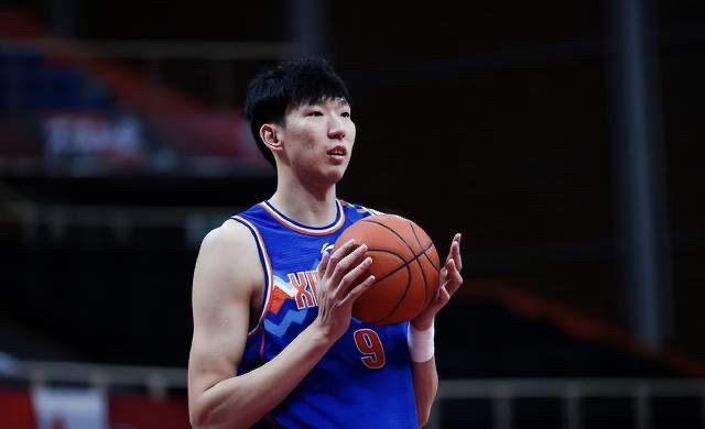 媒体人：北京新疆达成交易 周琦与范子铭互换