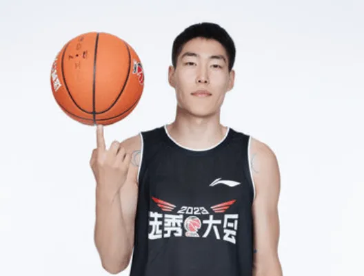 丁伟谈为何选择阿泽：他很踏实 很适合山东队