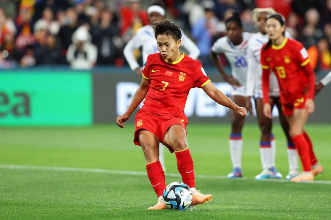 张琳艳造点王霜主罚命中 中国女足1-0领先海地
