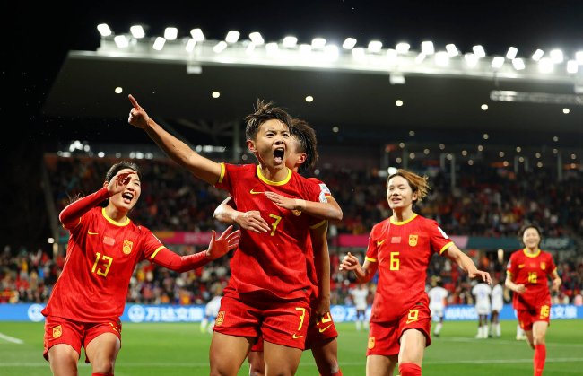 女足世界杯-王霜点射建功 10人中国女足1-0海地