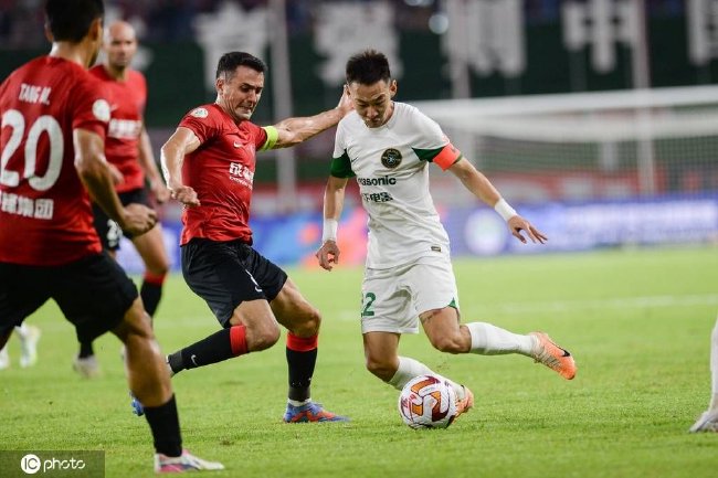 中超-莱昂纳多传射费利佩染红 浙江2-1成都蓉城