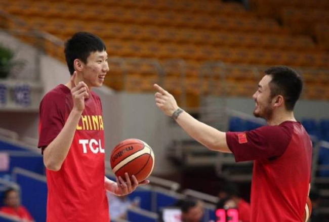 媒体人:周琦潜在下家需篮协担保 篮协不敢担保