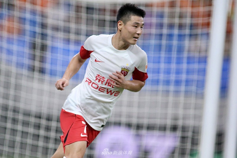 [中超]青岛海牛0-5上海海港 武磊2球1助