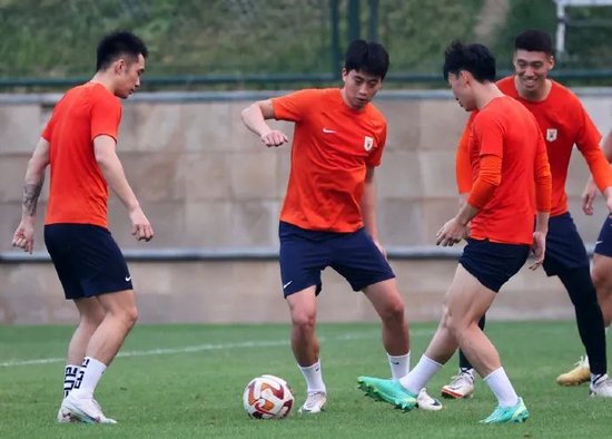 山东泰山队部分球员办理签证 首场亚冠阵容待定