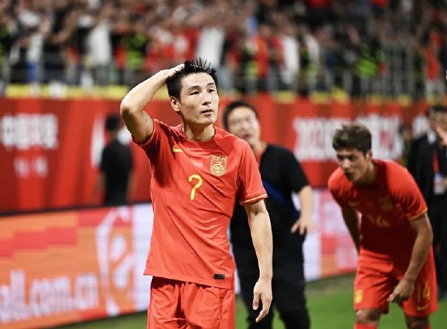 东体：输球扬科维奇怪运气？国足该反思自己