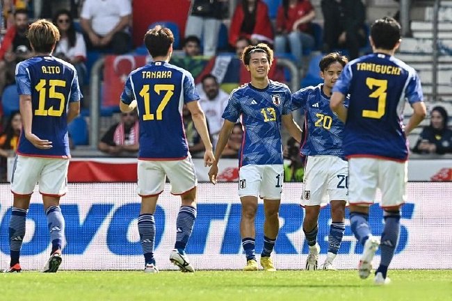 当老迈国足尽显疲态之时 日本新星冒尖彰显阵容厚度