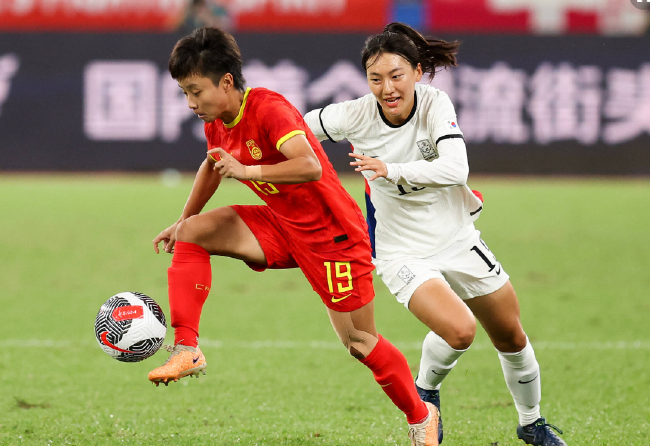 半场-中国女足0-0韩国女足 乌日古木拉进球被吹