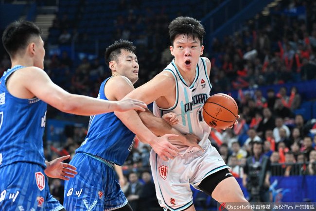杨瀚森15+12青岛胜四川 阿不都20分新疆胜上海