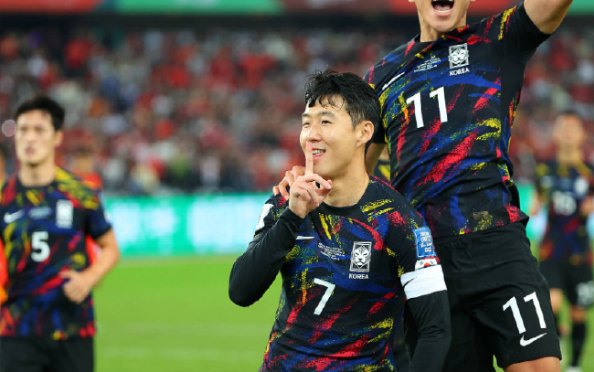 李刚仁角球助攻孙兴慜头槌破门 国足0-2韩国