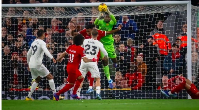 英超-达洛特染红 利物浦0-0战平曼联丢榜首