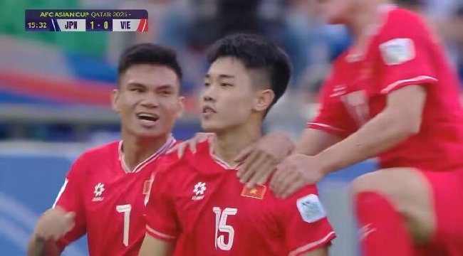 记者：越南队踢得真好 为啥就国足不行呢？