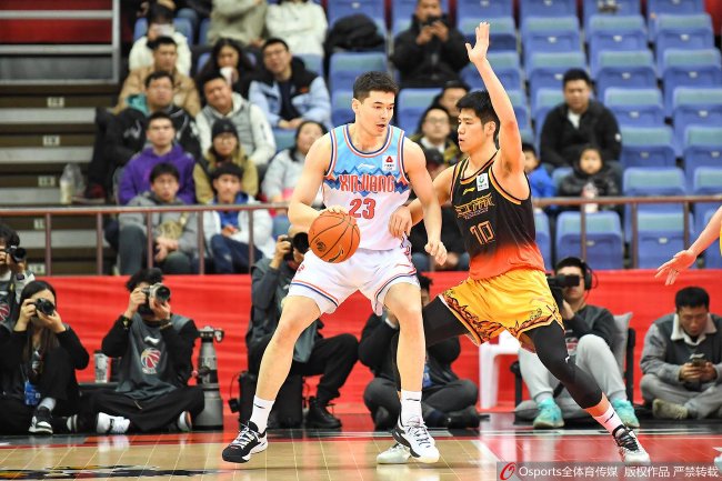 阿不都25+10新疆送江苏13连败 深圳力克山西
