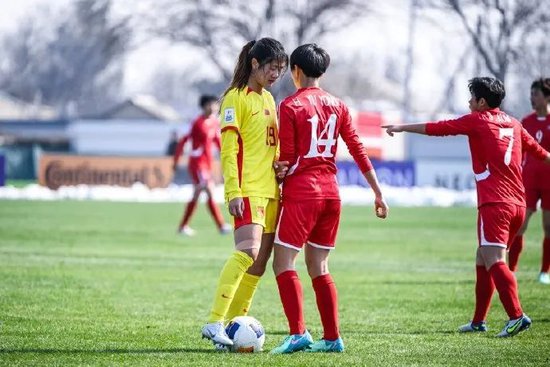 霍悦欣超级吊射救主 中国U20女足留住出线主动权