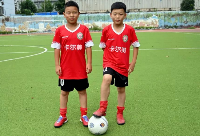 少年足球强则国足强 吕孟洲和吕孟洋留洋西班牙
