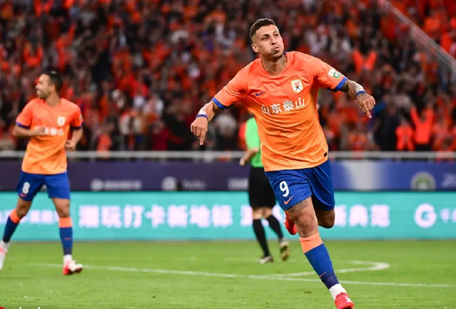中超-克雷桑戴帽费南多伤退 山东泰山3-1南通支云
