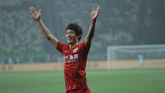 王燊超迎中超300场里程碑 为啥徐根宝提醒早点接班
