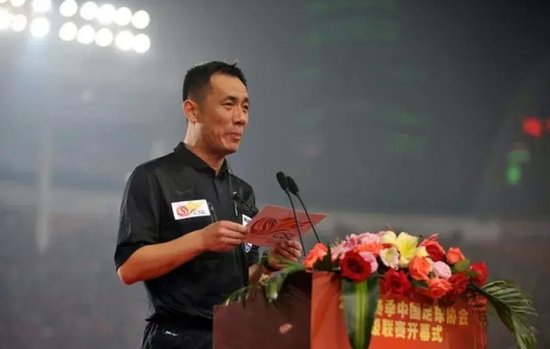 中国足坛腐败案一审开庭，刘奕戚军谭海等多人受审