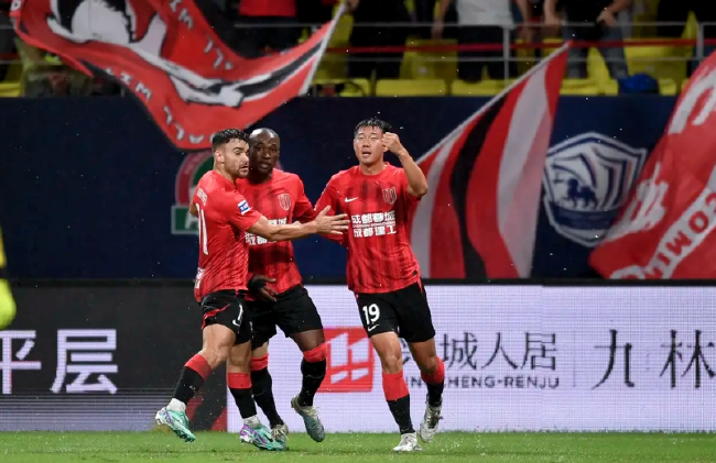 成都2-0梅州：帕拉西奥斯和木塔力甫建功。