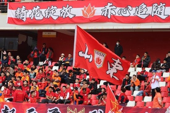 球员最大的幸福：女超联赛迎来新赛季，感受到球迷呐喊声。