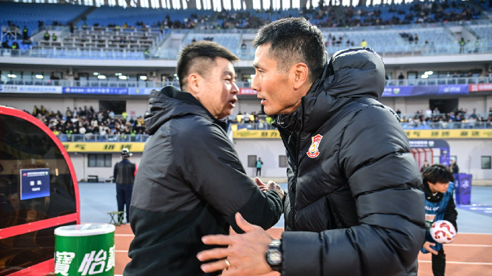 邵佳一调整效果显著 青岛西海岸五连胜+入球榜首