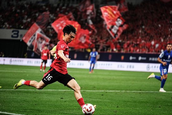 《FIFA官网披露：成都蓉城中场杨明洋加入中国足协》