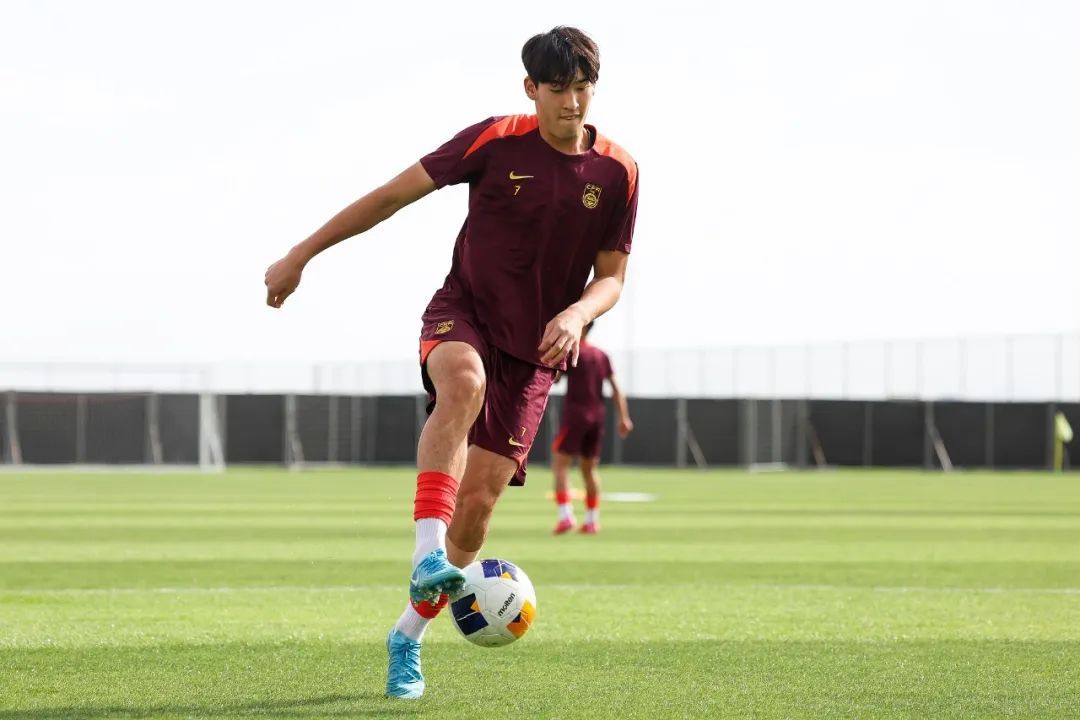 布尼亚明：怀揣欧洲梦 越级入选U22国足