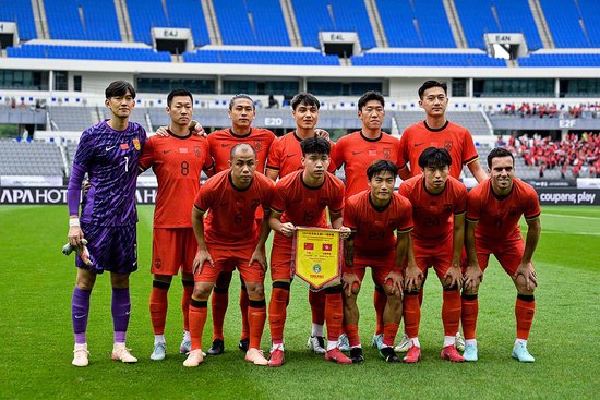国足1比0小胜中国香港，成功挽尊！
