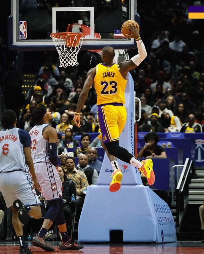 詹姆斯24+11布朗尼5分 湖人大胜送奇才16连败